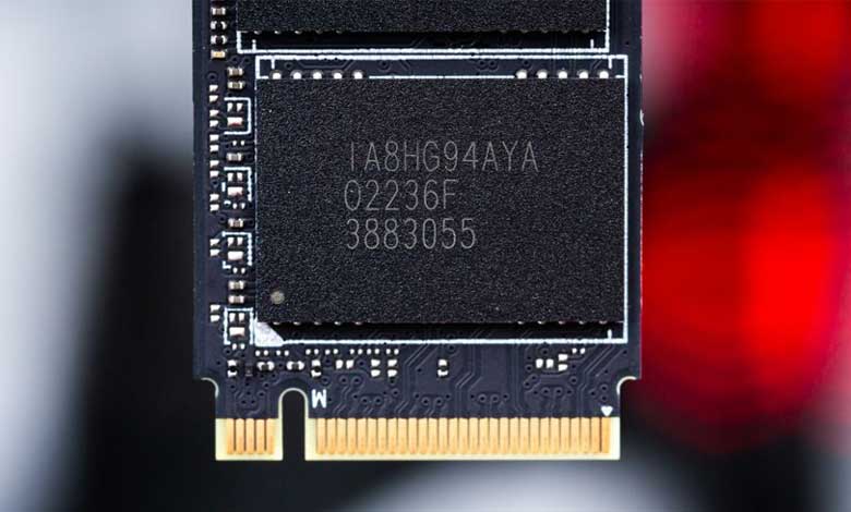 تصویری از چیپ حافظه فلش نصب شده روی اس اس دی Corsair MP600 GS