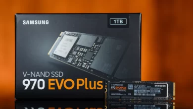 تصویری از حافظه Samsung 970 Evo plus یک ترابایتی در کنار جعبه