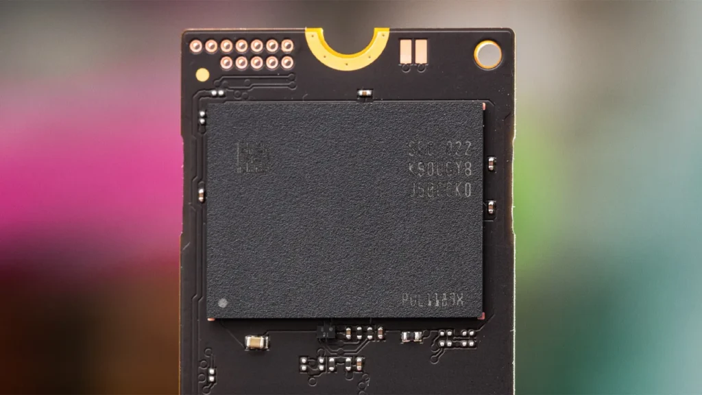 چیپ حافظه V6 V-NAND TLC روی حافظه Samsung 980