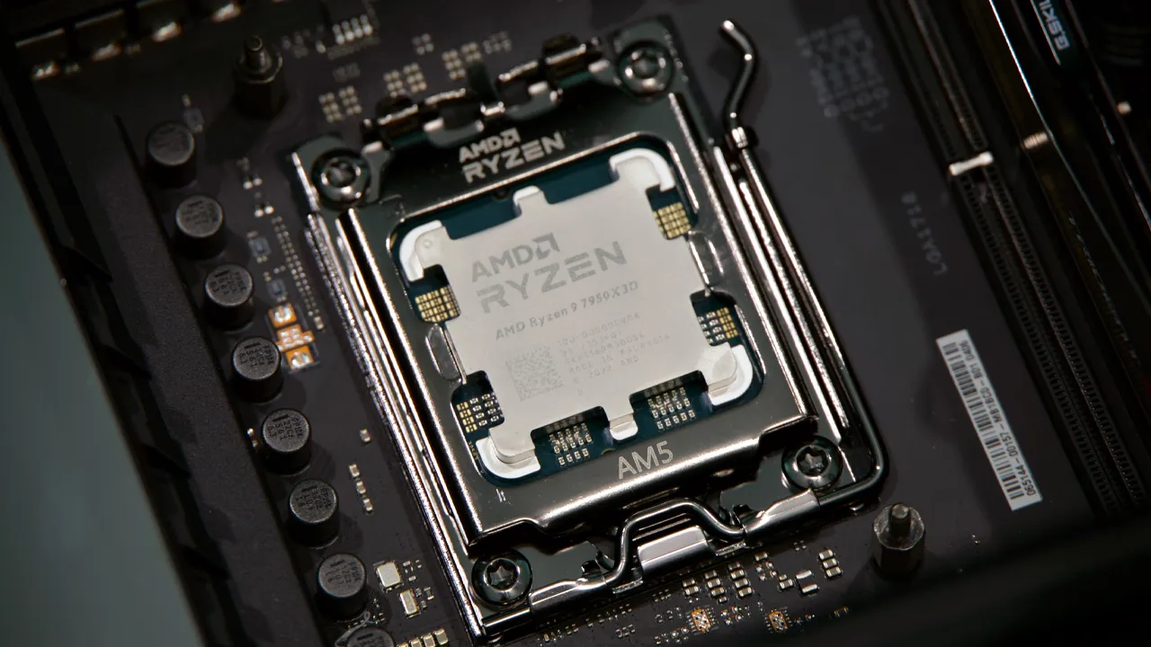 پردازنده Ryzen 9 7950X3D در سوکت AM5 - منبع: Ars Technica