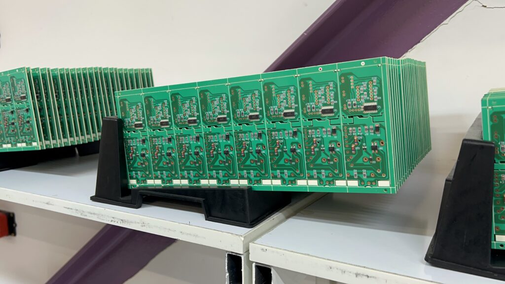PCBهای آماده برای لحیم‌کاری در کارخانه گرین